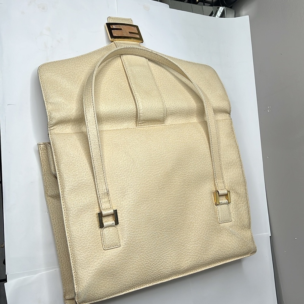 Fendi Beige Cream Leather Logo Marble Clasp Bag - Picture 16 of 16